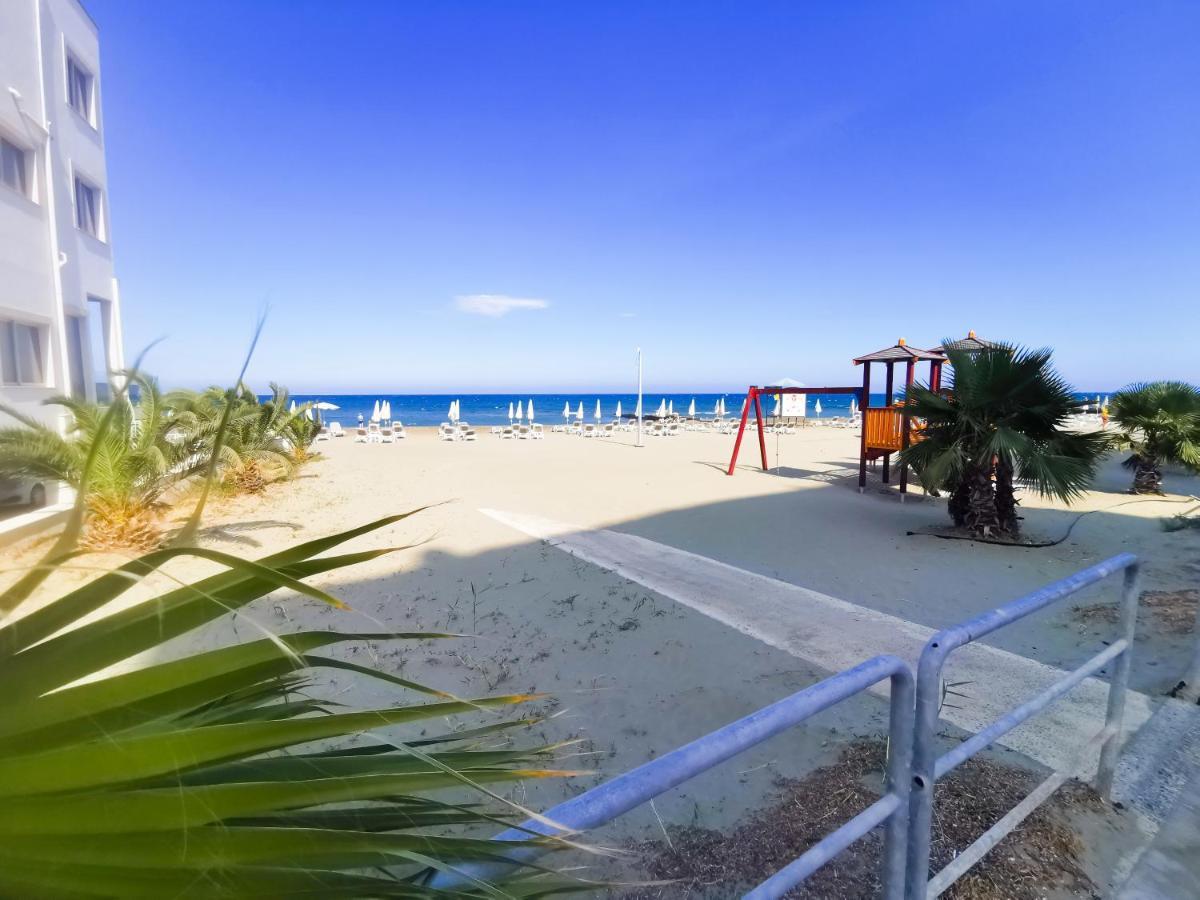 Sea-Esta Seaview Apartment, 200 Meters To The Beach Larnaca Luaran gambar
