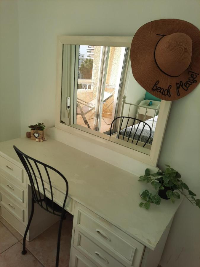 Sea-Esta Seaview Apartment, 200 Meters To The Beach Larnaca Luaran gambar